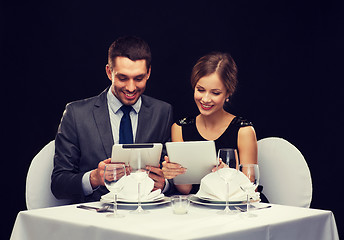 Image showing couple with menus on tablet pc at restaurant