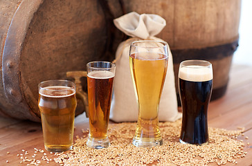 Image showing close up of beer barrel, glasses and bag with malt
