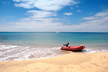 Image showing A dingy on the beach