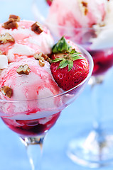 Image showing Strawberry ice cream sundae