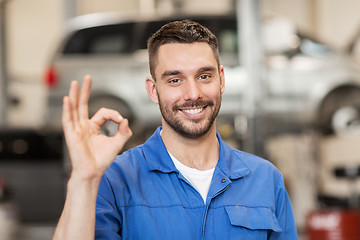 Image showing auto mechanic or smith showing ok at car workshop