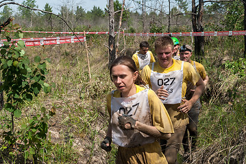 Image showing Team runs between stages in extrim race.Tyumen