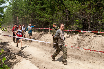 Image showing Sportsmen run between stages in extrim race.Tyumen