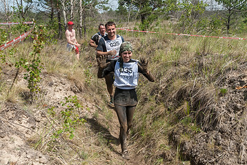 Image showing Sportsmen run between stages in extrim race.Tyumen