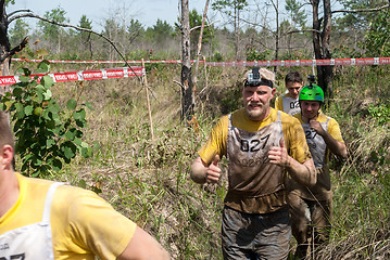 Image showing Team runs between stages in extrim race.Tyumen