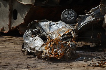 Image showing Smashed car