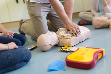 Image showing First aid resuscitation course using AED.