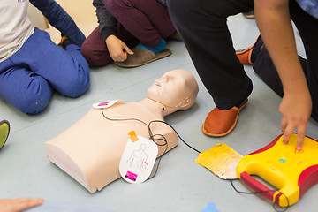 Image showing First aid resuscitation course using AED.