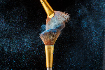 Image showing Two brushes for shadows with feather shadow on black background