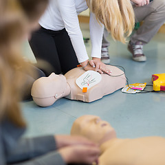 Image showing First aid resuscitation course using AED.