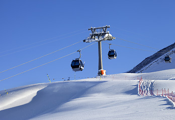 Image showing Gondola lift and off-piste slope with new-fallen snow on ski res