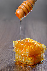 Image showing honey runs a honey dipper down 