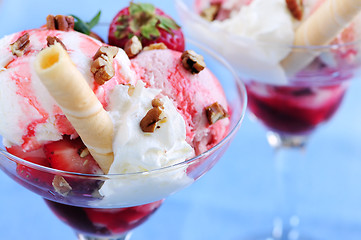 Image showing Strawberry ice cream sundae
