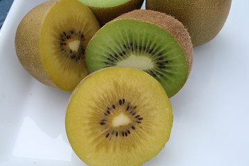 Image showing Yellow and green kiwi