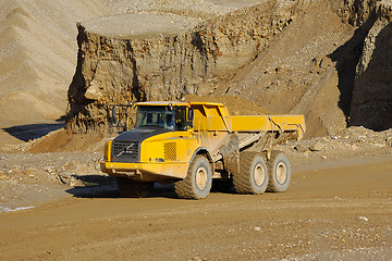 Image showing Yellow dump truck in mine