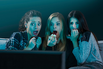 Image showing Scared teenage watching movies 