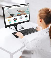 Image showing businesswoman with online shop on office computer