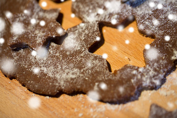 Image showing close up of ginger dough, molds and flour on board