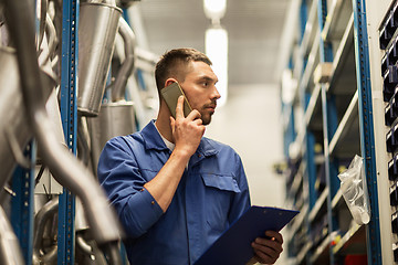 Image showing auto mechanic with clipboard at car workshop