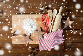 Image showing close up of gingerbread and baking kitchenware set