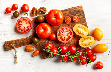 Image showing various colorful tomatoes