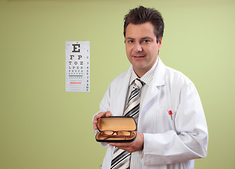 Image showing Optometrist recomennding eye glasses