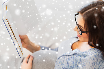 Image showing close up of pregnant woman reading book at home