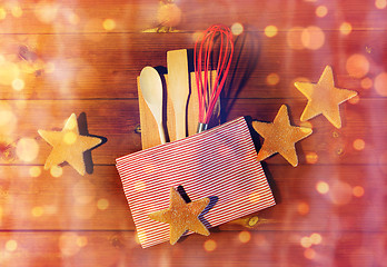 Image showing close up of gingerbread and baking kitchenware set