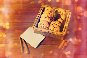 Image showing close up of oat cookies and note on wooden 