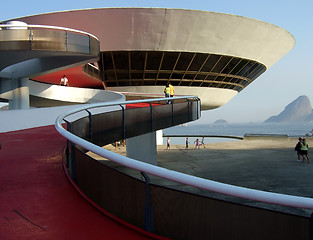 Image showing Oscar Niemeyer’s Niterói Contemporary Art Museum with Sugar Loaf, in Rio de Janeiro, Brazil