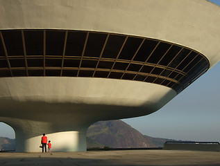 Image showing Oscar Niemeyer’s Niterói Contemporary Art Museum
