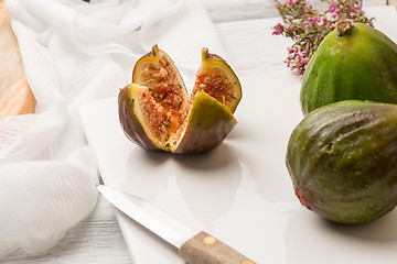 Image showing Figs and honey