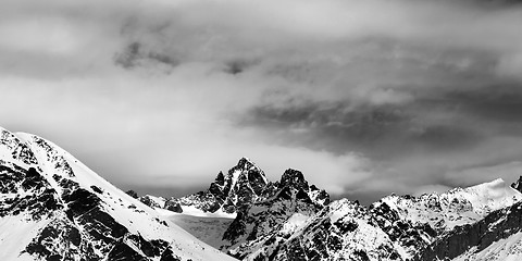 Image showing Black and white panoramic view from ski slope 