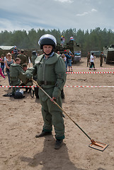 Image showing Man - visitor of show tries on the sapper suit