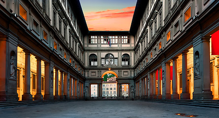 Image showing   Piazzale degli Uffizi