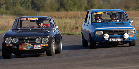 Image showing Two vintage cars on a circuit.