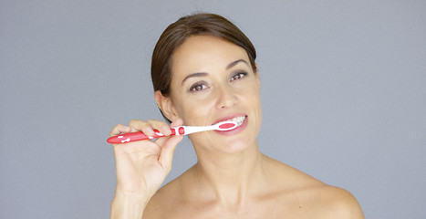 Image showing Healthy young woman cleaning her teeth