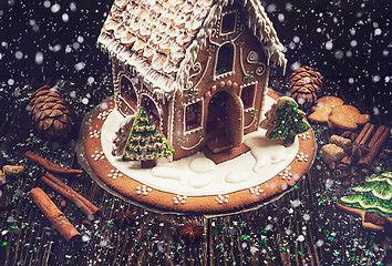 Image showing Homemade gingerbread house