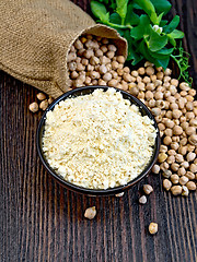 Image showing Flour chickpeas in bowl with peas on dark board