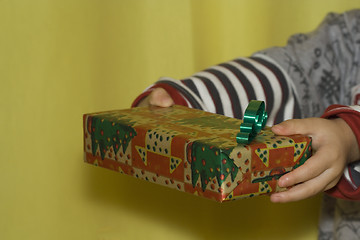 Image showing Giving a present