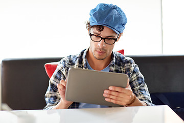 Image showing man with tablet pc sitting at cafe table