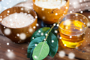 Image showing honey in glass with himalayan pink salt on wood