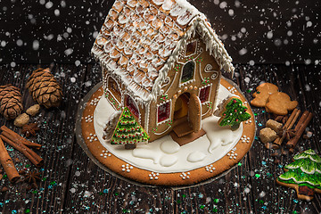 Image showing Homemade gingerbread house