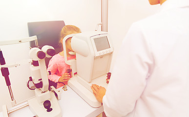Image showing optician with autorefractor and kid at eye clinic