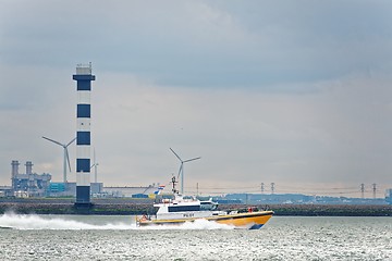 Image showing Pilot boat leaving