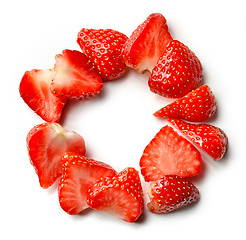 Image showing sliced strawberry circle