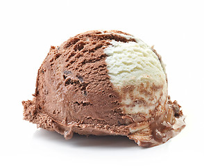 Image showing vanilla and chocolate ice cream ball