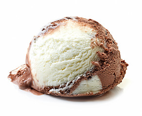 Image showing vanilla and chocolate ice cream ball