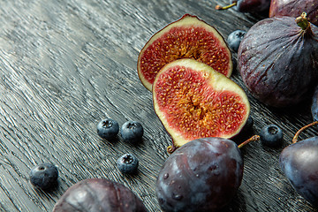 Image showing ripe berries and sliced figs