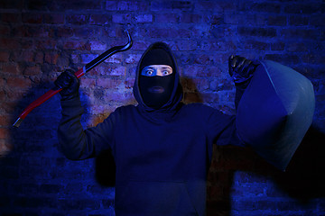 Image showing Gangster with master key , bag